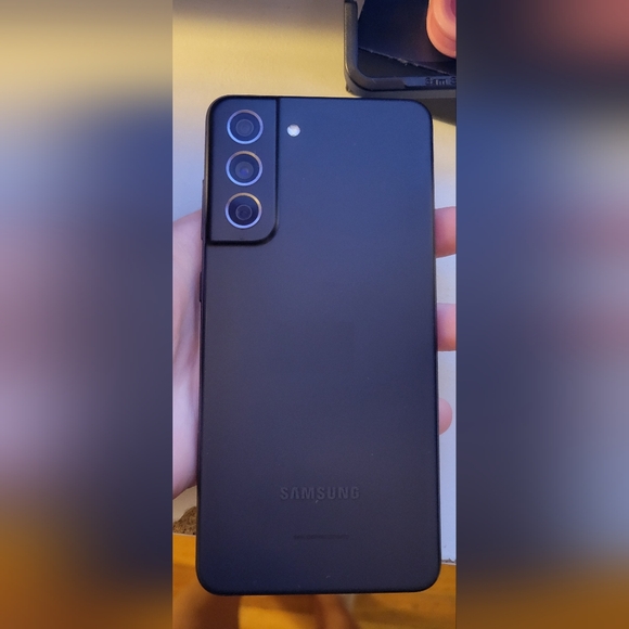 Samsung galaxy s21 fe . Very Good condition - Picture 4 of 4